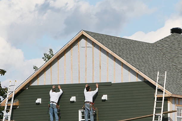Professional Siding Repair technician working in Troy, TX
